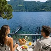 Casa al Lago - Lakefront two-storey apartment on Lake Promenade, hotel sa Brissago