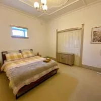 Spacious Private Room in Mckinnon 3 min to Train Station, Cafes and close to Monash Uni, hotel v Melbourne