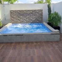 Casa del Lago Suite 2 Privada con Piscina y Garaje: Punta Blanca'da bir otel