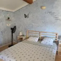 Au 3 bis, hotel v destinaci Caderousse