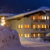 Appartement Strolz, хотел в Schnann