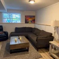 Michaud's Basement unit, ξενοδοχείο σε Nakusp