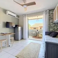 Studio Saint Cyr Sur Mer La Madrague plage à 5 mn, хотел в Ле Лек