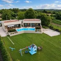 Residence Villa Manuela - Pool & Jacuzzi - Batlug, hotel a Batlug