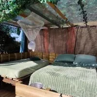 Pergola Les pieds dans l'eau: Fleurville şehrinde bir otel