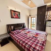 Peaceful Park-View 2BHK Apartment With Balcony - On Kalka-Simla Highway, hotell sihtkohas Kālka