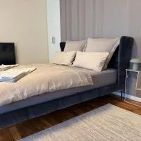 30 min from Munich & S-Bahn apartment with garden: Gauting şehrinde bir otel