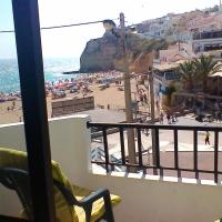 Apartamento na Praia, готель у місті Карвоейру