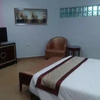AUG Best Mega Hotel, hotel sa Shogunle