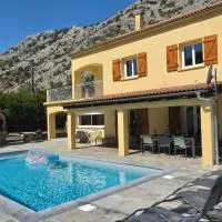 Sublime villa aux pieds des rivières et randonnées, ξενοδοχείο σε Omessa