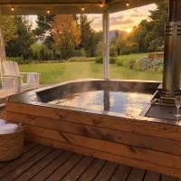 Grabouw में, होटल Swannie Creek private nature retreat with hot tub and fireplace