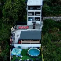 DiBosco House, хотел в Дубова