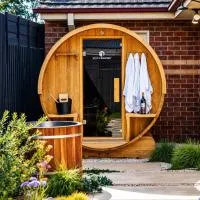 Private Sauna & Ice Bath - Coastal Wellness Escape, hotel u gradu Capel Sound