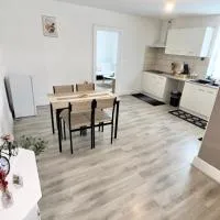 appartement au 1 étage côté rue, khách sạn ở Thaon-les-Vosges