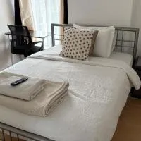 96TR Double bed bedroom - Edmonton green, hotel a Edmonton