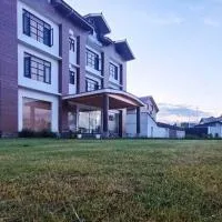 Fair Mount, Airport Road, Humhama Srinagar, hotel a Srinagar