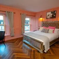 Woollen house, hotel Claremorrisban