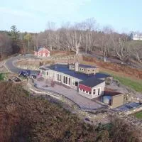 13 Hills Bed & Breakfast: South Acworth şehrinde bir otel
