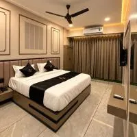 Hotel Royal Aashro, hotelli kohteessa Surat