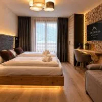 Alps Oriental Wellness HOTEL, хотел в Камподолчино