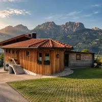 Das DolomitenNest، فندق في Dölsach