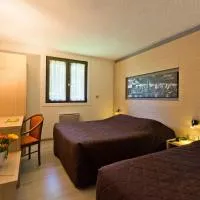 Logis Albhotel Grill，阿爾巴的飯店