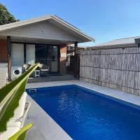 Woy Woy Relaxing 6-Bedroom Holiday House with Pool, hotel din Woy Woy