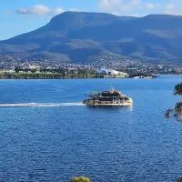 Waterfront Abode - 2 bedrooms, hotel u gradu Hobart