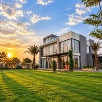 Secluded Luxury Farmhouse , Heated Pool & Garden, hótel í Islamabad