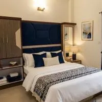 Hotel The Golden Bird Inn โรงแรมในTājganj