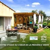 Charmant studio avec Jardin & Jacuzzi selon saison, hotel di Camps-la-Source