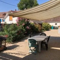 Chez mamie, hotel u gradu Monneville