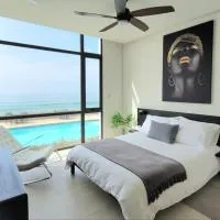 Luxury Beachfront Condo in Rosarito Pool & Jacuzzi، فندق في روزاريتو