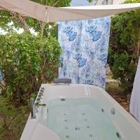 Skyline Suites Villa and Spa, viešbutis Montego Bėjuje