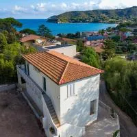 Villa Viola Rooms, a 200mt dalla spiaggia di Procchio, מלון בפרוצ'ו