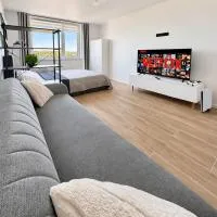 Fresh apartment, self check-in, high-speed WiFi, AC, khách sạn ở Comrat