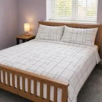 Double B&B Room in Southwater with Private Bathroom and Parking、Southwaterのホテル