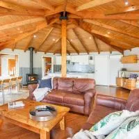 Hidden Orchard - Pet Friendly - 4 Mins Walk to Beach, Hotel in Callala Bay