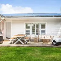 Fleur de Chalet - Pet Friendly - 10 Mins Walk to Beach – hotel w mieście Culburra Beach