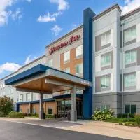 Hampton Inn by Hilton Nashville Airport Century Place، فندق في ناشفيل