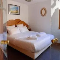 Hôtel Le Sarment d'Or, מלון בריקוויר