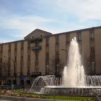 Hôtel du Commerce - Centre Millau, hotel v mestu Millau