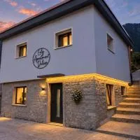 Loly Deluxe Duplex House, Alpine passes Basecamp bikers & Hikers,艾羅洛的飯店