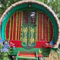 Romany Wagon & Cwtch with your own private 1 acer، فندق في Llandysul