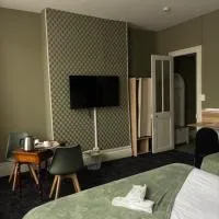 Brit Hotel Du Dauphin L'Aigle, hotel din LʼAigle