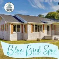 Blue Bird Spur Outdoor Dining, Fire Pit & Games!, hotel em Rossville