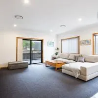 Tangerine - Pet Friendly - 3 Mins Walk to Beach, hotel a Sanctuary Point