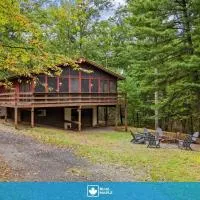 River Cabin w hot tub, fire pit, deck, games, wifi, hotel in Morton Grove