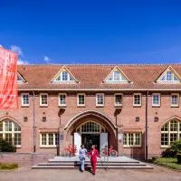 Onderwijshotel De Rooi Pannen Tilburg, hotel sa Tilburg