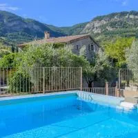 Le Vieil Olivier, Hotel in Sahune